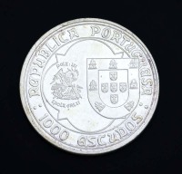 Lote 19 - PORTUGAL, MOEDA DE 1.000 ESCUDOS COMEMORATIVA EM PRATA, ANO 1995 - Alusiva a D. João II. Peso indicativo: 27 g. Dim: 4 cm (diâmetro). Muito bom estado de conservação. Nota: sem classificação atribuída, cabe ao licitante atribuir a classificação 