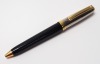 Lote 22 - SHEAFFER, ESFEROGRÁFICA - BALLPOINT - Corpo em resina com tampa em aço inoxidável, clip e acabamentos banhados a ouro. Made in U.S.A. Bom estado de conservação, ligeiros sinais de uso. Acondicionada em caixa de origem com documentação - 2