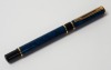 Lote 39 - WATERMAN, CANETA DE APARO - Corpo e tampa em decoração marmoreada de tonalidade azul turquesa com aparo, clip e acabamentos banhados a ouro, aparo tamanho F. Made in France. Ótimo estado de conservação. Nota: Proveniente de loja de colecionismo/