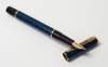 Lote 39 - WATERMAN, CANETA DE APARO - Corpo e tampa em decoração marmoreada de tonalidade azul turquesa com aparo, clip e acabamentos banhados a ouro, aparo tamanho F. Made in France. Ótimo estado de conservação. Nota: Proveniente de loja de colecionismo/ - 3