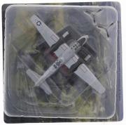 Lote 95 - MINIATURA DE AVIÃO - Avião combate 2ª guerra mundial DOUGLAS A-26 INVADER, Força Aérea Americana, 1945, novo com caixa e base identificativa. Escala 1:72