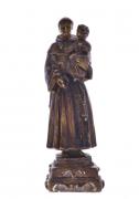 Lote 19 - SANTO ANTÓNIO, ESCULTURA EM GESSO - Escultura de Santo António com o menino em gesso pintado. Dim: 33 cm (altura). Nota: com falhas