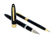 Lote 26 - SHEAFFEAR´S, CANETA DE APARO E LAPISEIRA - Estojo original com caneta de aparo e lapiseira, modelo Snorkel. Antigo. Dim: 17x7 cm. Nota: sinais de uso