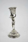 Lote 2122 - Paliteiro em prata 835, Anjo com cesta de flores ricamente trabalhado, com 20 cm de altura e peso total de 316 gr