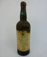 Lote 812 - Lote de garrafa de Vinho do Porto, Quinta do Vale D. Maria, Garrafeira Sanhoane, 1951 Vintage Port, para coleccionador