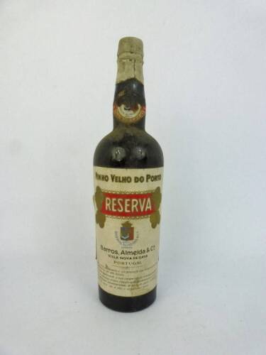 Lote 850 - Lote de 1 garrafa de Vinho Velho do Porto, RESERVA, Barros, Almeida . Para coleccionador.