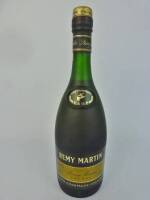 Lote 905 - Lote de 1 garrafa de COGNAC da marca REMY MARTIN ( Fine Champagne Cognac V.S.O.P. ). Para Coleccionador.