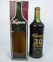 Lote 948 - Lote de Garrafa de Vinho do Porto, Niepoort´s, 30 anos, Tawny Port, envelhecido em madeira, engarrafado em 1987, para coleccionador.