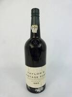 Lote 957 - Lote de 1 garrafa de Vinho do Porto, TAYLOR´S Vintage Port 1985. Vinho de grande qualidade. Para coleccionador.