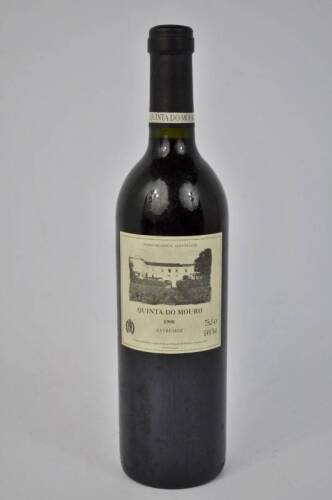 Lote 1117 - Lote de 1 garrafa de vinho tinto, QUINTA DO MOURO, colheita de 1998, Alentejo, Estremoz. Para coleccionador.