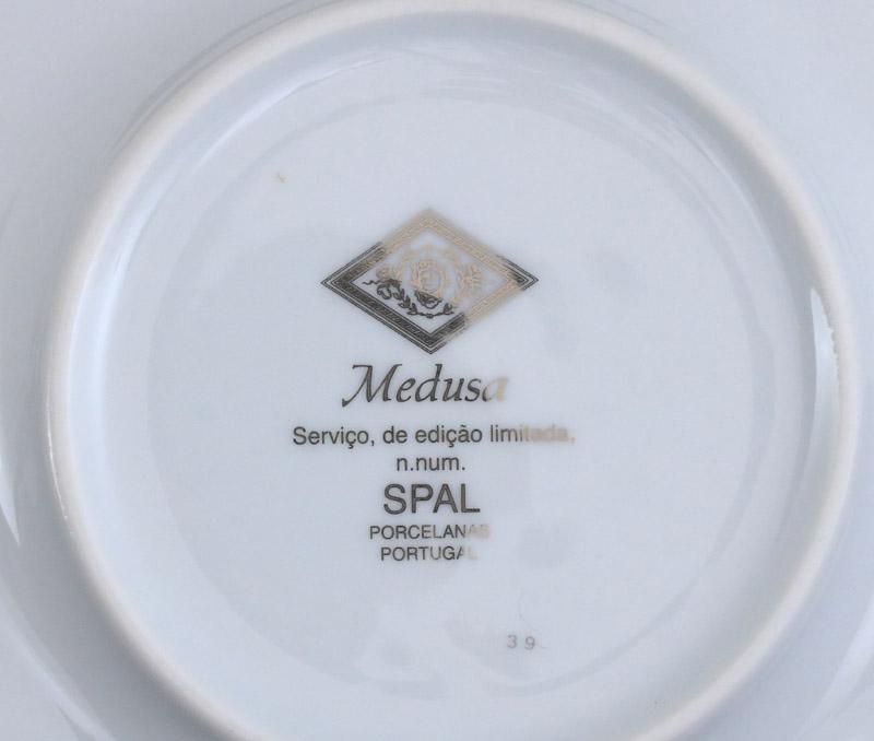 Disco De Metal Emperrado Num Poste De Madeira. Jogo Ao Ar Livre Foto de  Stock - Imagem de esfera, disco: 275719902