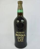 Lote 1145 - Lote de garrafa magnum de Vinho do Porto, Quinta do Noval 1973 LBV, engarrafada em 1979, para coleccionador.