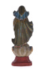 Lote 5080 - NOSSA SENHORA DA CONCEIÇÃO, ESCULTURA - Em madeira com decoração entalhada e relevada em policromia de figura de Nossa Senhora sobre nuvem com querubins, assente sobre plinto. Assinado Tarcísio. Dim: 38 cm (altura). Nota: sinais de uso - 3