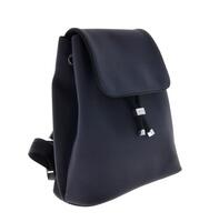 Lote 5535 - LACOSTE, CARTEIRA/MOCHILA - Modelo de senhora em tela rígida de tom cinzento, com aplicações em metal cromado, com marca gravada, bolso exterior com fecho, pega e alças pretas, interior com forro cinzento. Dim: 30x26x12 cm. Nota: sem uso