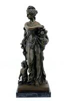 Lote 5684 - ALEGORIA AO OUTONO - Escultura em bronze relevado, representando figura feminina segurando cornucópia de frutos e menino com foice e molho de trigo, assente em base de mármore negro raiado. Dim: 50 cm de altura