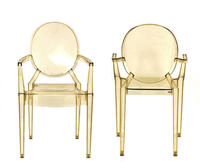 Lote 5146 - PHILIPE STARCK, CONJUNTO DE CADEIRAS DE SALA - Composto por 2 unidades em policarbonato translúcido de tom amarelado. Design de Philippe Starck para Kartell. Conjunto com valor de € 594. Marcadas. Dim: 94x54x55 cm. Nota: sinais de uso e desgas