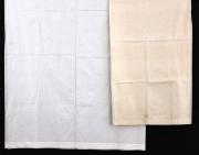 Lote 67 - LENÇÓIS DE LINHO - Conjunto de 2 lençóis em tecido de linho, um de tom bege e outro branco com bainha ajour. Dim: 180x216 cm e 200x252 cm. Nota: sinais de uso