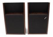 Lote 4150 - COLUNAS DE SOM BOSE- par de colunas de som com caixa em madeira, da marca Bose 205. Dimensão: 37x23x20 cm. Pequenas marcas de uso