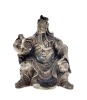 Lote 5154 - FIGURA DE IMPERADOR EM METAL BRANCO - Figura de Imperador oriental sentado em trono com livro. Dim: 11 cm (altura). Nota: sinais de manuseamento