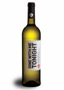 Lote 2 - DINE WITH ME TONIGHT, GRANDE LOTE DE VINHO BRANCO - Composto de 300 (trezentas) garrafas de Vinho Branco Premiado 2016, Escolha, das Castas Fernão Pires, Arinto e Malvasia, (750ml - 13%vol.). Nota: conjunto de garrafas com valor de € 1497. Consultar valor indicativo por gararfa em https://lyfetaste.pt/dine-with-me-tonight-branco.html