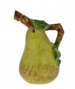 Lote 131 - GARRAFA "PERA" - Garrafa em cerâmica em forma de pera com decoração naturalista policromada. Rolha em cerâmica e cortiça. Dim: 15 cm. Nota: sinais de uso e cortiça partida