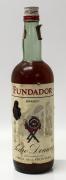 Lote 9 - FUNDADOR - Garrafa antiga de Brandy - Pedro Domecq. Casa fundada em 1730 - Jerez de la Frontera . Elaborado em Espanha. (1l, 38.6º). Rótulo com pequenos rasgos, selo rasgado, completamente fechada. Nota: Garrafa idêntica á venda por £ 192 ap. € 223.29 . Consultar valor indicativo em https://www.winebuyers.com/products/master-of-malt-Pedro-Domecq-Fundador-1970s-Brandy-1-x-100cl