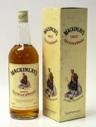 Lote 107 - MACKINLAY'S - Garrafa de Whisky . Anos 80. - Finest Old Scotch Whisky - Bottled in Scotland. (1l,43%vol.). Em caixa de origem. Nota: Garrafa para colecionadores.