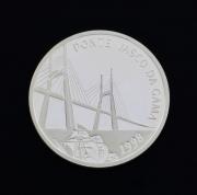 Lote 126 - MOEDA DE 500 ESCUDOS EM PRATA 925, REPÚBLICA PORTUGUESA - Moeda comemorativa Ponte Vasco da Gama, edição 1998. Peso: 14 g. Dim: 3 cm (diâmetro). Edição Imprensa Nacional Casa da Moeda. Na caixa original. Nota: em bom estado. Sem classificação atribuída, cabe ao licitante atribuir a classificação e a valorização que entender correta