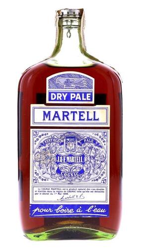 Lote 2005 - DRY PALE MARTELL - Garrafa de Cognac, Very Old Dry Pale, J&F Martell, França, (700ml aprox.). Nota: garrafa idêntica à venda por € 495. Consultar valor indicativo em http://www.vintage-liquors.com/en/martell/992-martell-dry-pale-1950-s.html