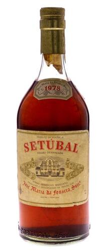 Lote 2009 - MOSCATEL DE SETÚBAL 1978 - Garrafa de Vinho Moscatel de Setúbal, Vinho Generoso Moscatel, Região Demarcada 1978, José Maria da Fonseca, Azeitão, (750ml - 18%vol.). Nota: garrafa idêntica à venda por € 61,38. Consultar valor indicativo em https