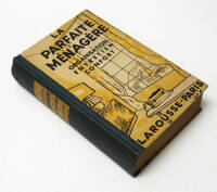 Lote 2 - LA PARFAITE MÉNAGÈRE. ORGANISATION, ENTRETIEN, CONFORT - Mme E. Jumau et Mme F. Herbet, Paris, Librairie Larousse, 1935. Com 118 ilustrações. Encadernação editorial cartonada. Exemplar muito estimado. Obra que espelha o papel da mulher no lar e n