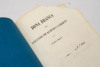 Lote 8 - DONA BRANCA - Visconde Almeida-Garrett, Lisboa, Imprensa Nacional, 1861. Encadernação cartonada com gravações, ferros e títulos a ouro na lombada. Invulgar. Exemplar muito estimado. Nota: corte no canto superior direito da folha de rosto - 2
