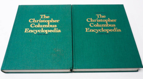 Lote 13 - THE CHRISTOPHER COLOMBUS ENCYCLOPEDIA. 2 VOLS - Silvio A. Bedini, Editor, Emeritus, The Smithsonian Institution; AAVV, Printed in the USA, MacMillan Publishers, 1992. 2 vols, obra completa. Encadernação em tela, de grande formato, com títulos a 