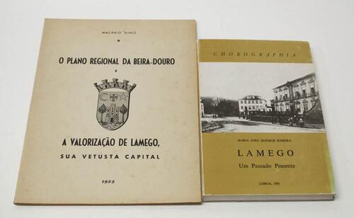 Lote 22 - O PLANO REGIONAL DA BEIRA-DOURO E A VALORIZAÇÃO DE LAMEGO, SUA VETUSTA CAPITAL; LAMEGO. UM PASSADO PRESENTE. 2 OBRAS - Macário Diniz, Porto, Oficinas Gráficas de «O Comércio do Porto», 1952. Com expressiva dedicatória autógrafa dirigida ao Direc