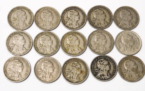 Lote 72 - MOEDAS DE 50 CENTAVOS - 15 moedas em alpaca da República Portuguesa de 50 centavos, anos de 1928, 1929, 1944 (2), 1946, 1951, 1961 (2), 1962 (3), 1964 (2), 1967 (2). Cotação total em Bela com o valor de €419 (Catálogo de Moedas e Notas, Ferreira