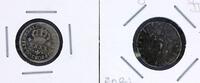 Lote 36 - PORTUGAL, MOEDAS DE 20 RÉIS E 1/2 TOSTÂO EM PRATA - Conjunto de 2 moedas, sendo: 20 réis (1481/95), D. João II; e 1/2 tostão (1799/1816), D. João Príncipe Regente. Peso total: 3 g. Dim: 19 mm, e 18 mm respectivamente. Sem classificação atribuída