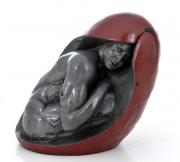 Lote 48 - C. OLIVEIRA - Escultura em fibra, data de 2004, série 2/7. Motivo "Figurativo". Dim: 55x60x40 cm (apróx.). Nota: sinais de manuseamento e ligeiras falhas