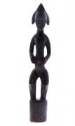 Lote 162 - ARTE AFRICANA, ETNIA SENUFO, COSTA DO MARFIM - Escultura em madeira exótica entalhada e relevada, representando "Figura Masculina". Dim: 44 cm de altura