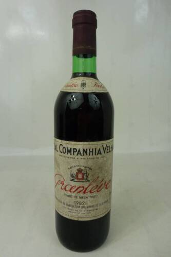 Lote 1197 - Lote de uma garrafa de Vinho Tinto Real Companhia Velha, Pranléve, Companhia Geral da Agicultura das Vinhas do Alto Douro, colheita de 1982. Vinho de grande qualidade, para coleccionadores.