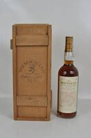 Lote 1204 - Lote de Garrafa de Whisky, The MACALLAN Anniversary Malt, 25 anos, em caixa de madeira, para coleccionador. PVP aprox. garrafeira 1.200 € / 1.400 € - http://www.masterofmalt.com / http://www.wine-searcher.com