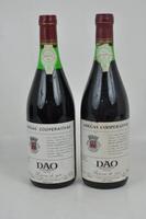 Lote 1215 - Lote de duas garrafas de vinho tinto Dão UDACA, Reserva 1980. Para coleccionadores. Nota: 1 rótulo com pequenas falhas.