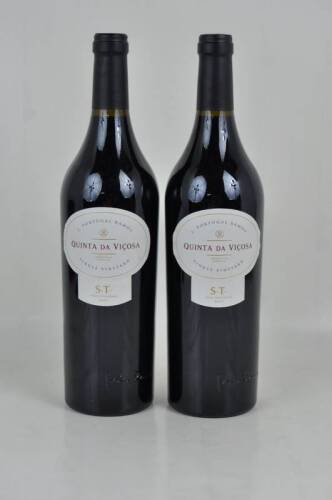 Lote 1292 - Lote de duas garrafas de vinho tinto - Quinta da Viçosa - 2001, João Portugal Ramos. Para coleccionadores.