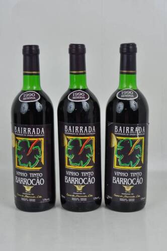 Lote 1315 - Lote de três garrafas de vinho tinto Barrocão - Bairrada - reserva de 1990. Premiado com medalha de ouro no VII concurso nacional de vinhos engarrafados realizado pelo IVV em Novembro de 1993. Para coleccionadores.