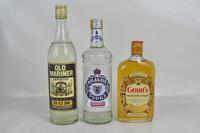 Lote 1351 - Lote de 3 garrafas, 1 de Whisky Grant´s de 50 cl., 1 de Rum Old Mariner, 1 de Vodka Bolskaya de 70 cl., para coleccionador.