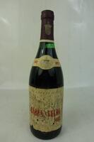 Lote 1358 - Garrafa de vinho tinto Barca Velha 1982 com um valor de na Garrafeira Nacional de 365,00€ . É importante salientar que, em 40 anos de história, o Barca Velha conheceu apenas dois Directores Técnicos/Enólogos o que lhe garante uma consistência 