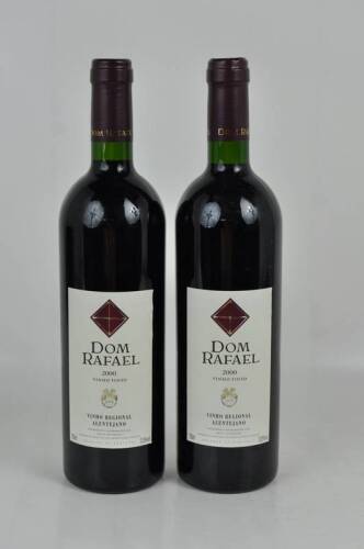 Lote 1376 - Lote de duas garrafas vinho tinto alentejano - Dom Rafael 2000 - Herdade do Mouchão. Para coleccionadores.