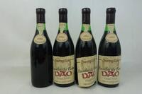 Lote 1379 - Lote de quatro garrafas de vinho tinto Escadas da Beira, Dão, colheita de 1975. Para coleccionadores. Nota: rótulos a destacarem-se e com pequenas falhas.