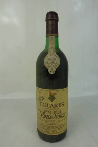 Lote 1380 - Lote de uma garrafa de Colares, Vinho tinto, Vinus Vilae, colheita 87, Clube do Vinho. Para coleccionadores.