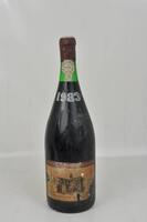 Lote 1400 - Lote de Garrafa de vinho tinto Magnum Dão "Porta de Cavaleiros" - 1983. Para coleccionadores. Nota: rótulo com falhas.