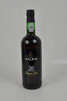 Lote 1417 - Lote de Garrafa de vinho do Porto "Cálem" 20 anos. Em caixa de madeira.